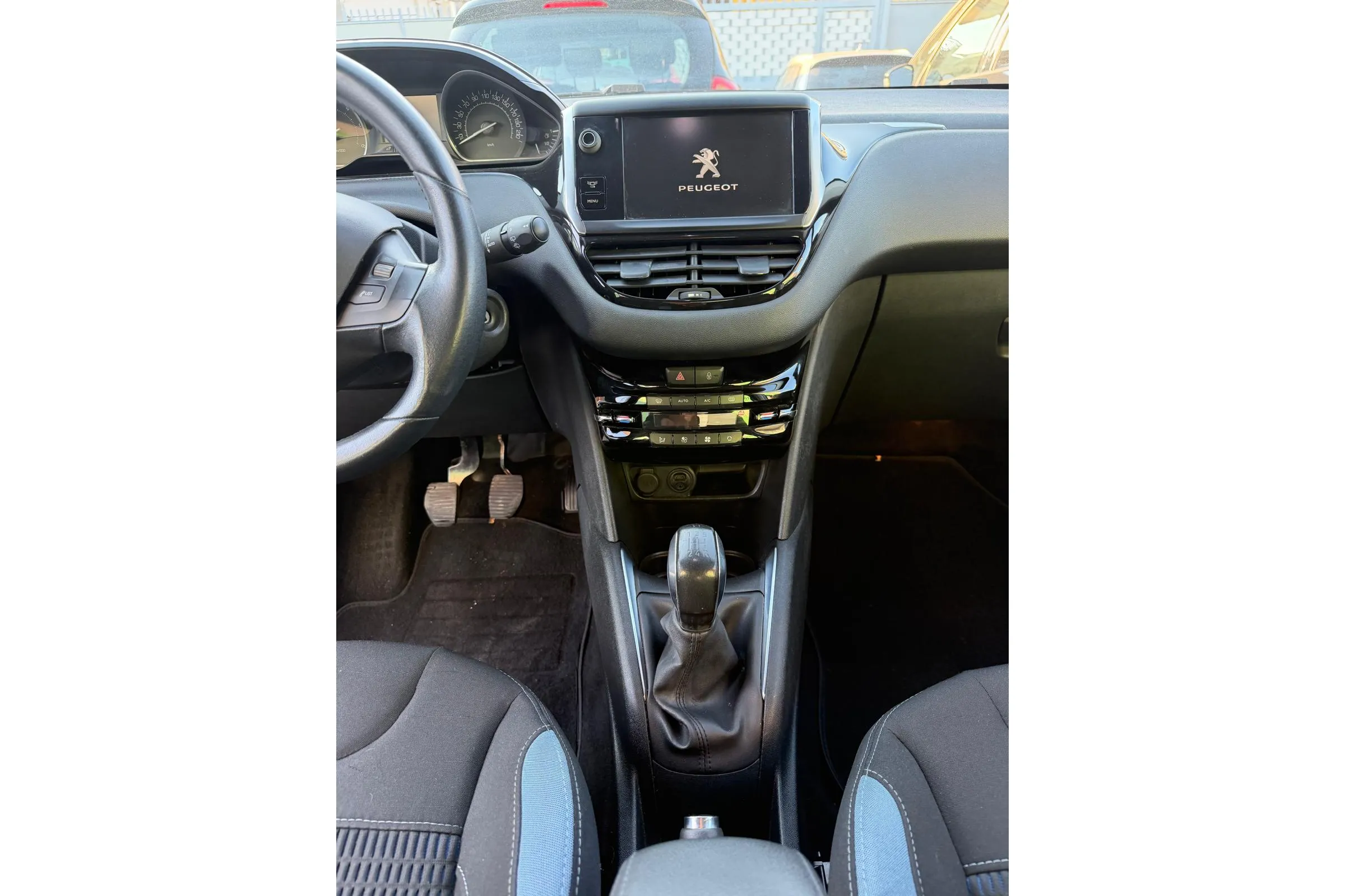 Peugeot 208 - Immagine 12